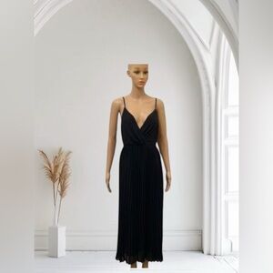 Elegant Black Pleated Maxi Dress